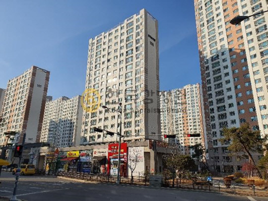 신분당선 호매실 연장선이 예타를 통과하자 인근 아파트값이 무섭게 오르고 있다. 호반베르디움 더 퍼스트는 전용 84㎡ 매도 호가가 하루 1억원씩 껑충 뛰고 있다. 사진은 호반베르디움 더 퍼스트 단지 전경.<부동산테크 제공>